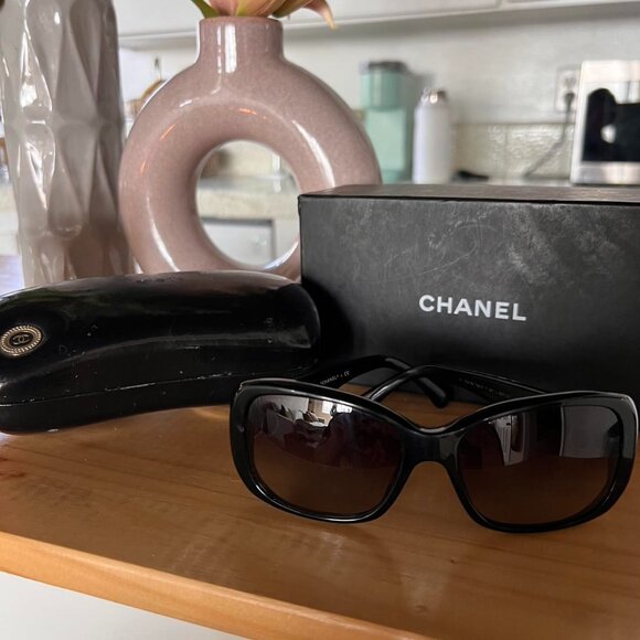 AUTHENTIC Chanel 5191 Bouton sunglasses - Picture 1 of 8